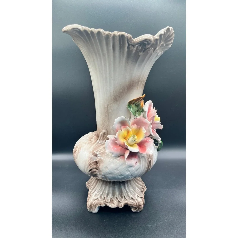 Vtg Capodimonte Italy Hand‎ Painted 3D Floral Porcelain Scallop Vase 14.5
